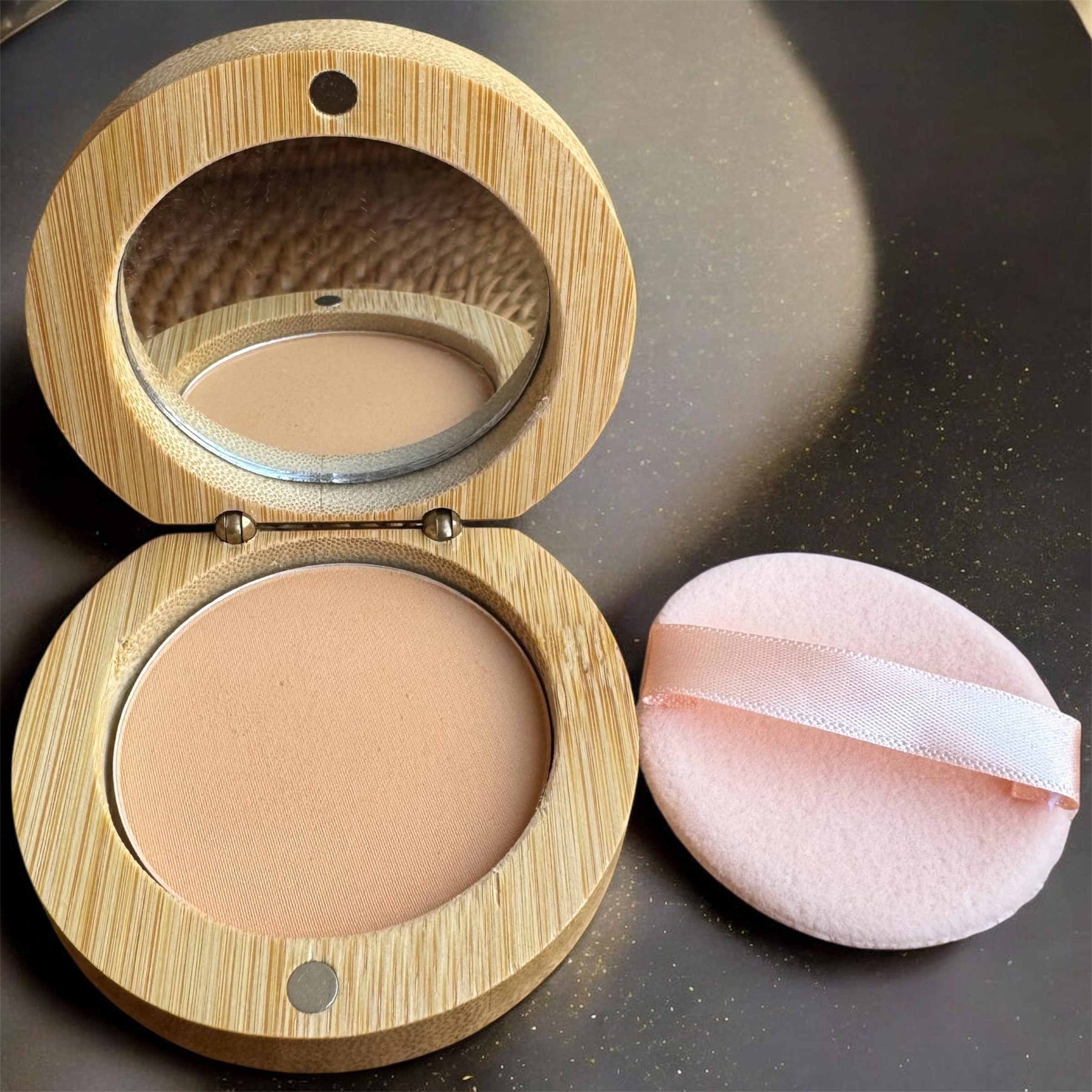 Poudre Compacte Minérale ASTRE – Teint Mat, Naturel & Soin de la Peau