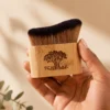 Pinceau Teint Sensoriel en Bambou SENTAAR | Pinceau Contour Ergonomique Forme S Haute Densité pour Fond de Teint Liquide et Poudre Minérale